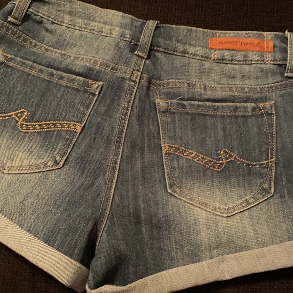 Almost famous size 7 shorts. NWT. - Picture 3 of 5